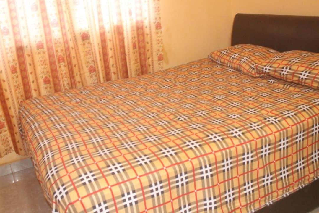 Debora Guest House Freetown Exterior photo