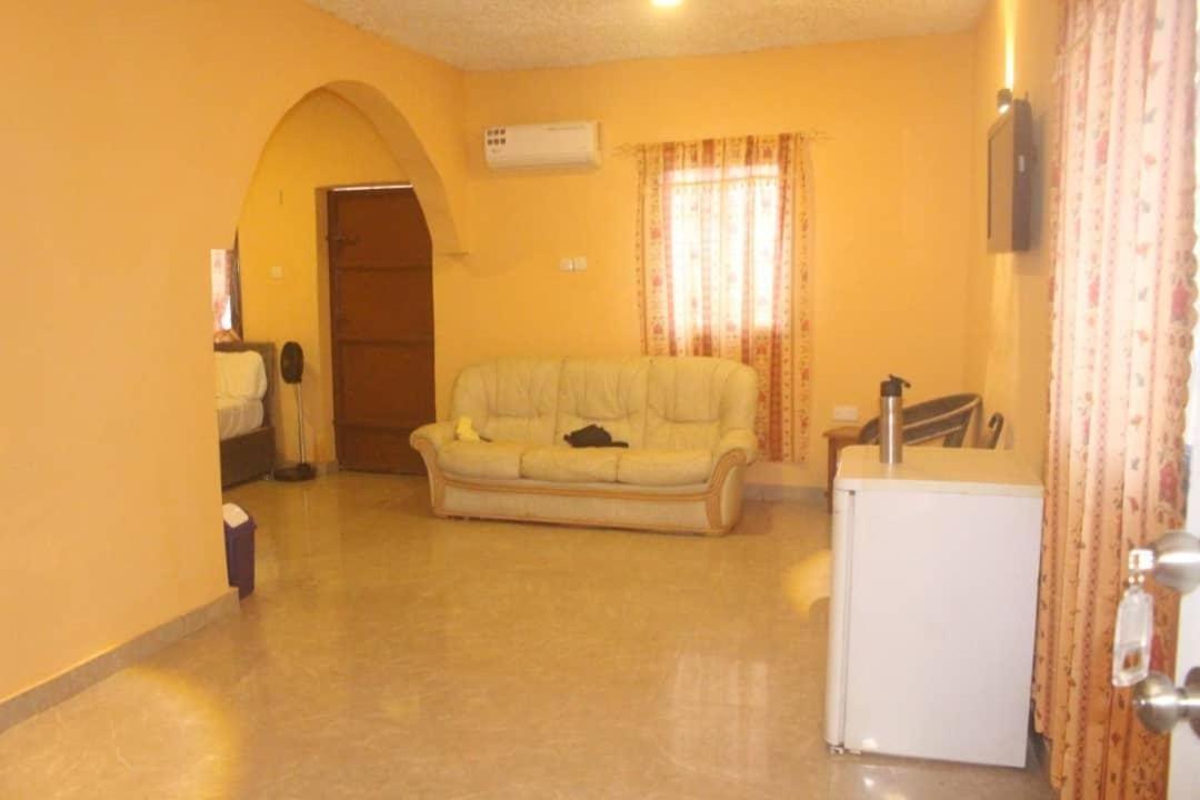 Debora Guest House Freetown Exterior photo