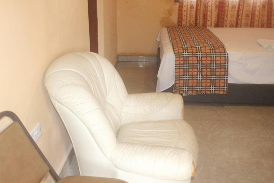 Debora Guest House Freetown Exterior photo