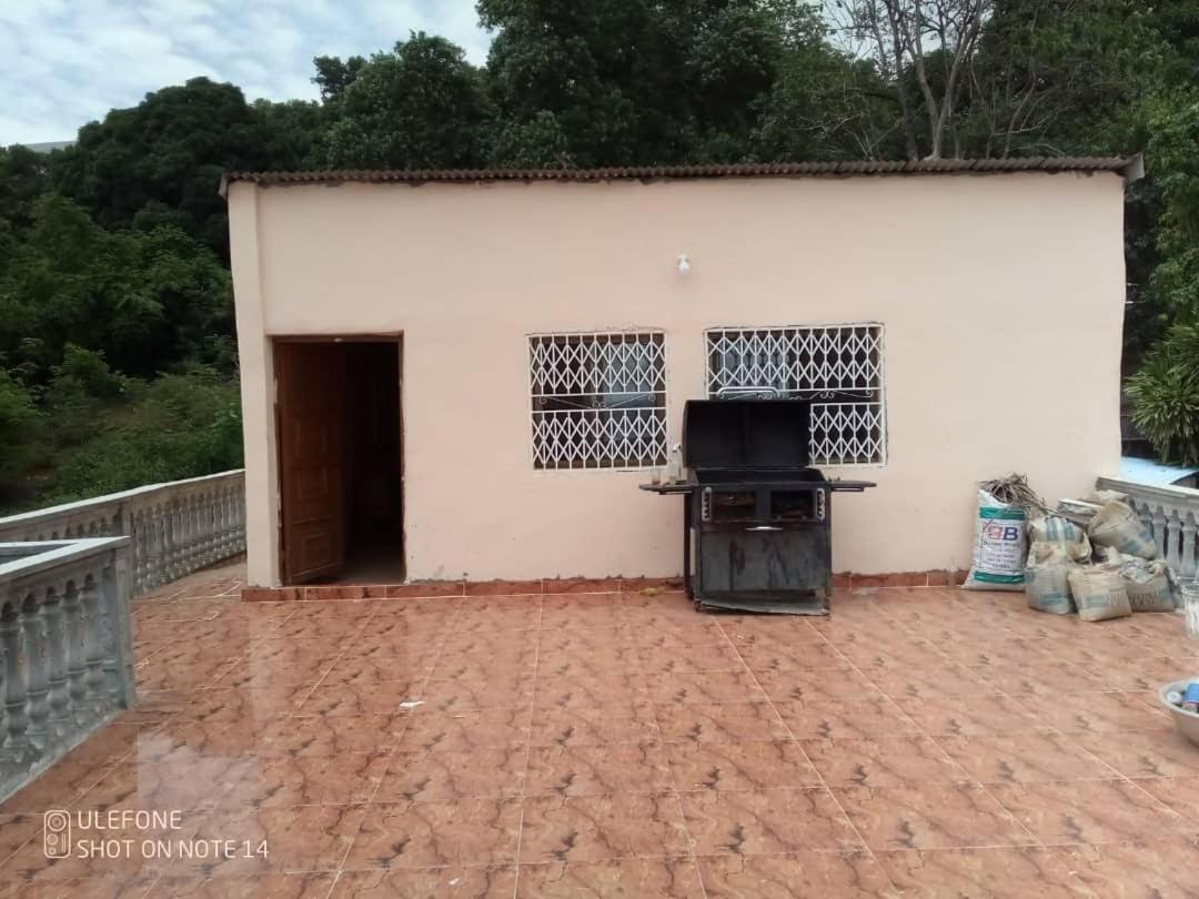 Debora Guest House Freetown Exterior photo