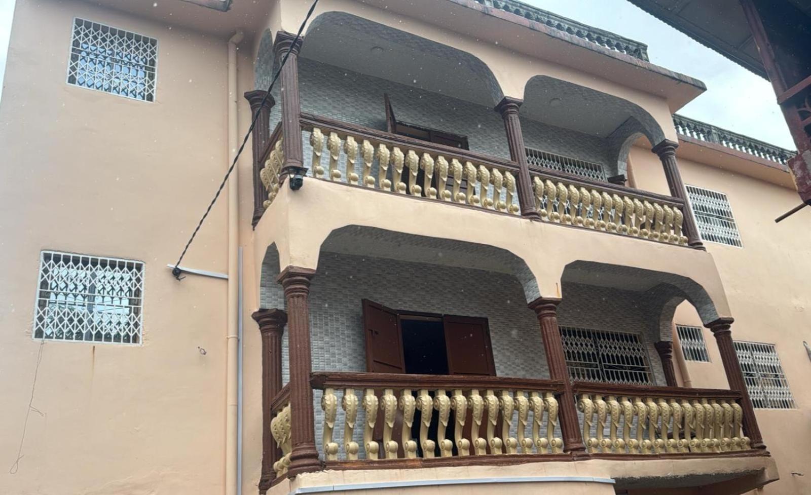 Debora Guest House Freetown Exterior photo